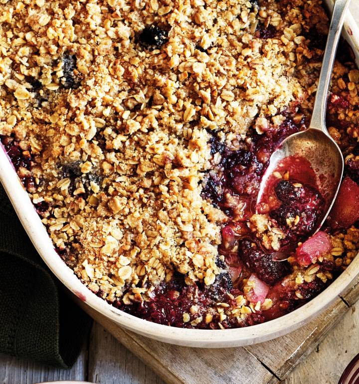 Blackberry, pear and elderflower crumble