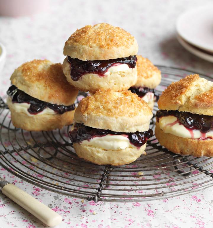 Sugar-topped apple and treacle scones