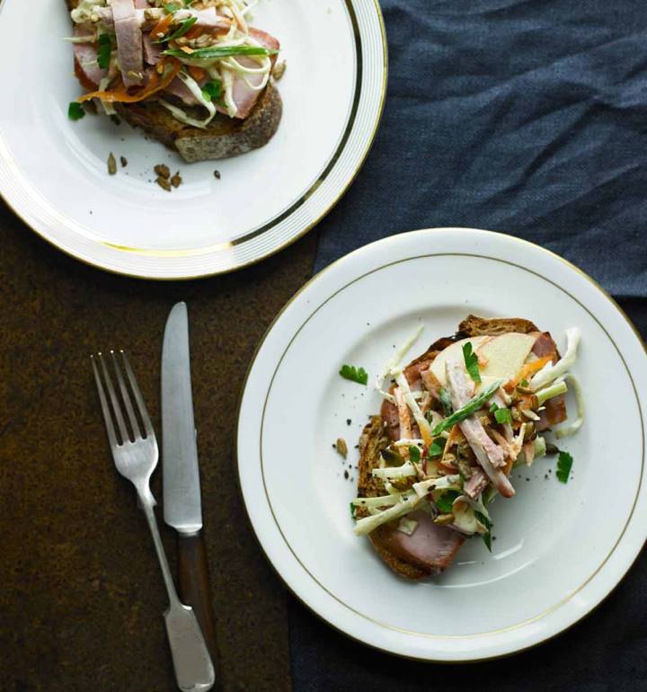 Ham and apple crunchy coleslaw with seeds