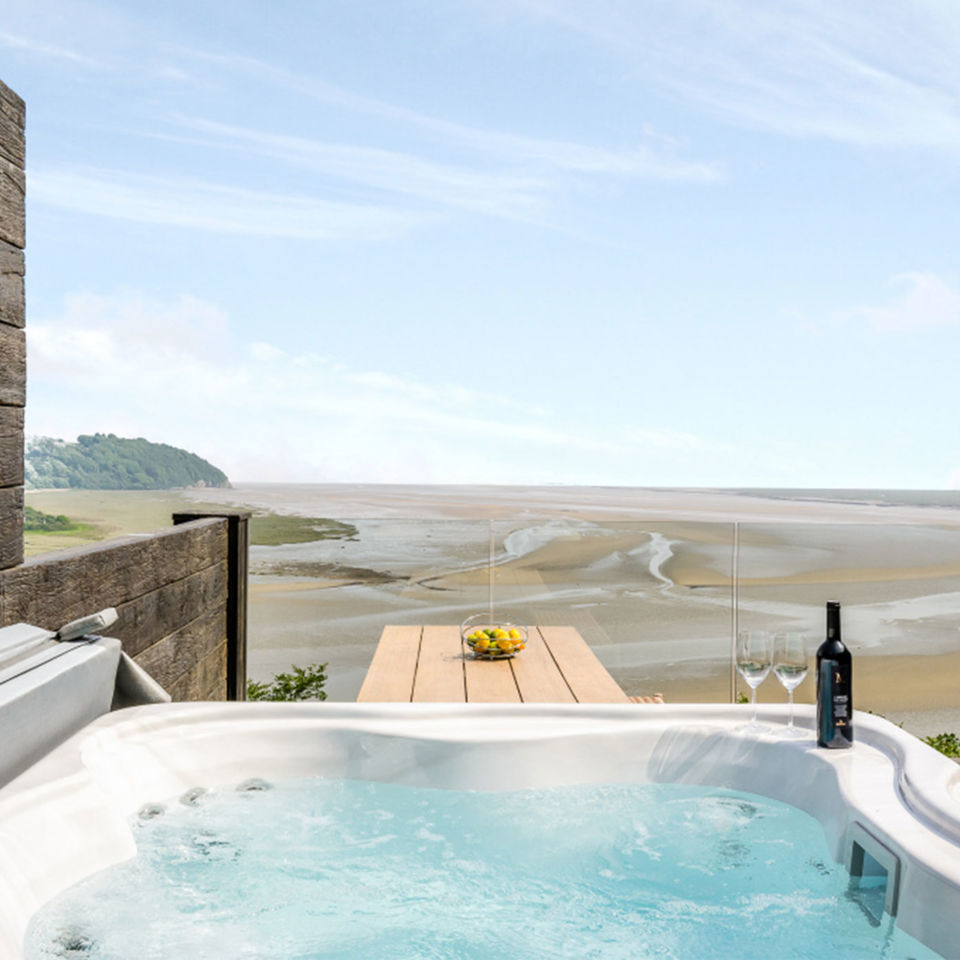 A hot tub over the estuary