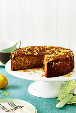 pistacio-cake-cups-and--lemon.jpg