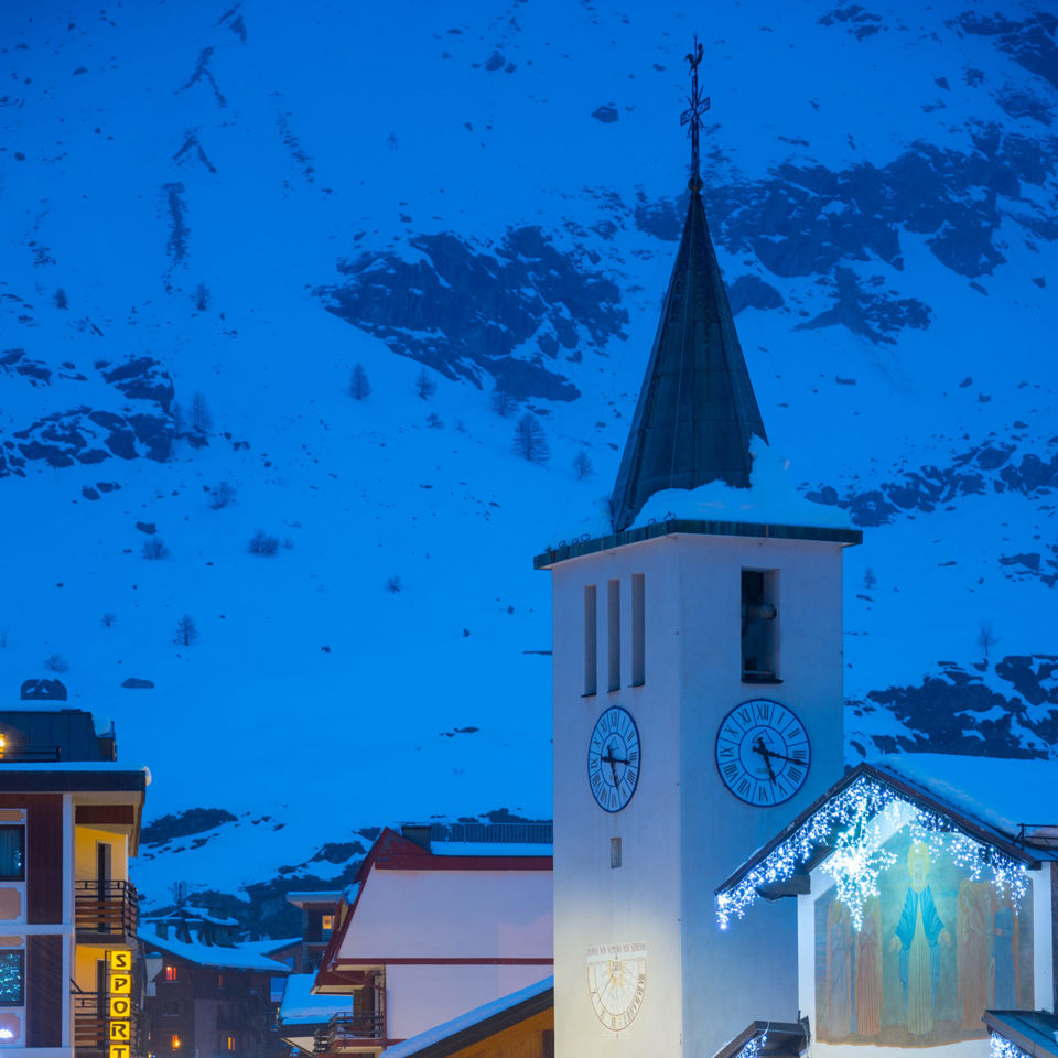 The centre of Cervinia looking festive