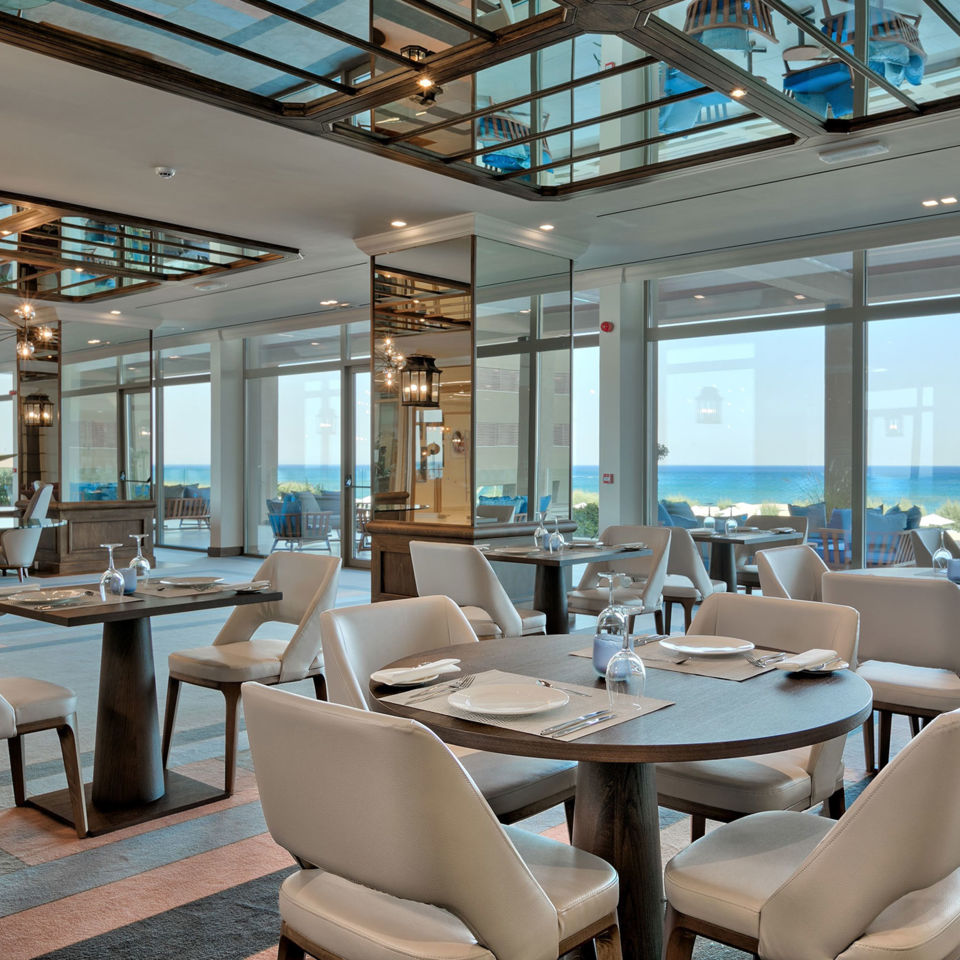 Lounge bar at Amada Colossos