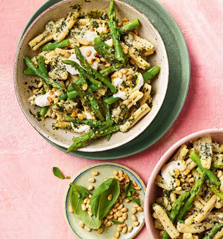 Asparagus pasta with mint and ricotta pesto